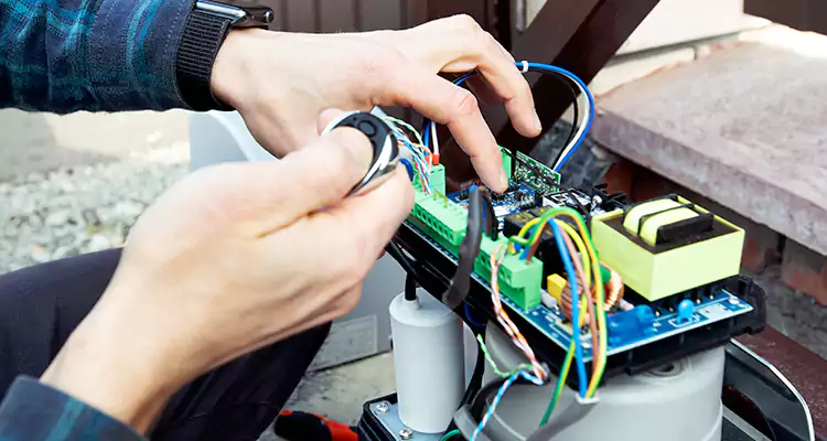 Automatic Driveway Gate Repair in Meadow Woods, FL