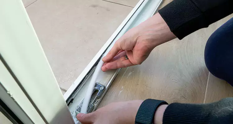 Garage Door Off Track Repair in Meadow Woods, FL