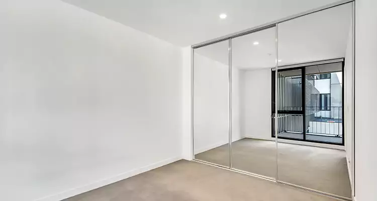 Why Homeowners Choose Us for Sliding Mirror Door Replacement in Meadow Woods, FL