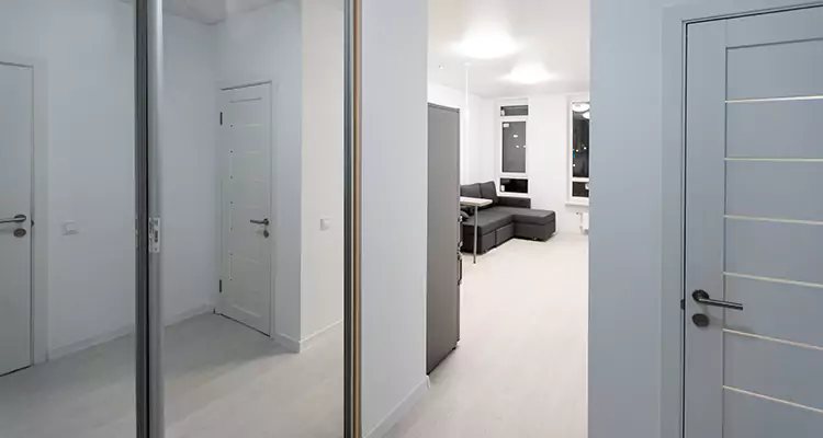 Modern Mirrored Closet Doors Repair in Meadow Woods, FL