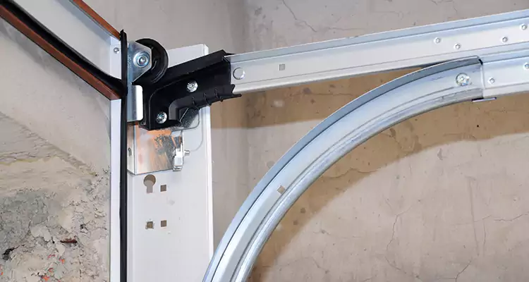 Maintain Liftmaster Garage Door Off Track in Meadow Woods, FL