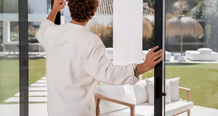 Sliding Screen Door Maintenance for Closing Issues in Meadow Woods, FL
